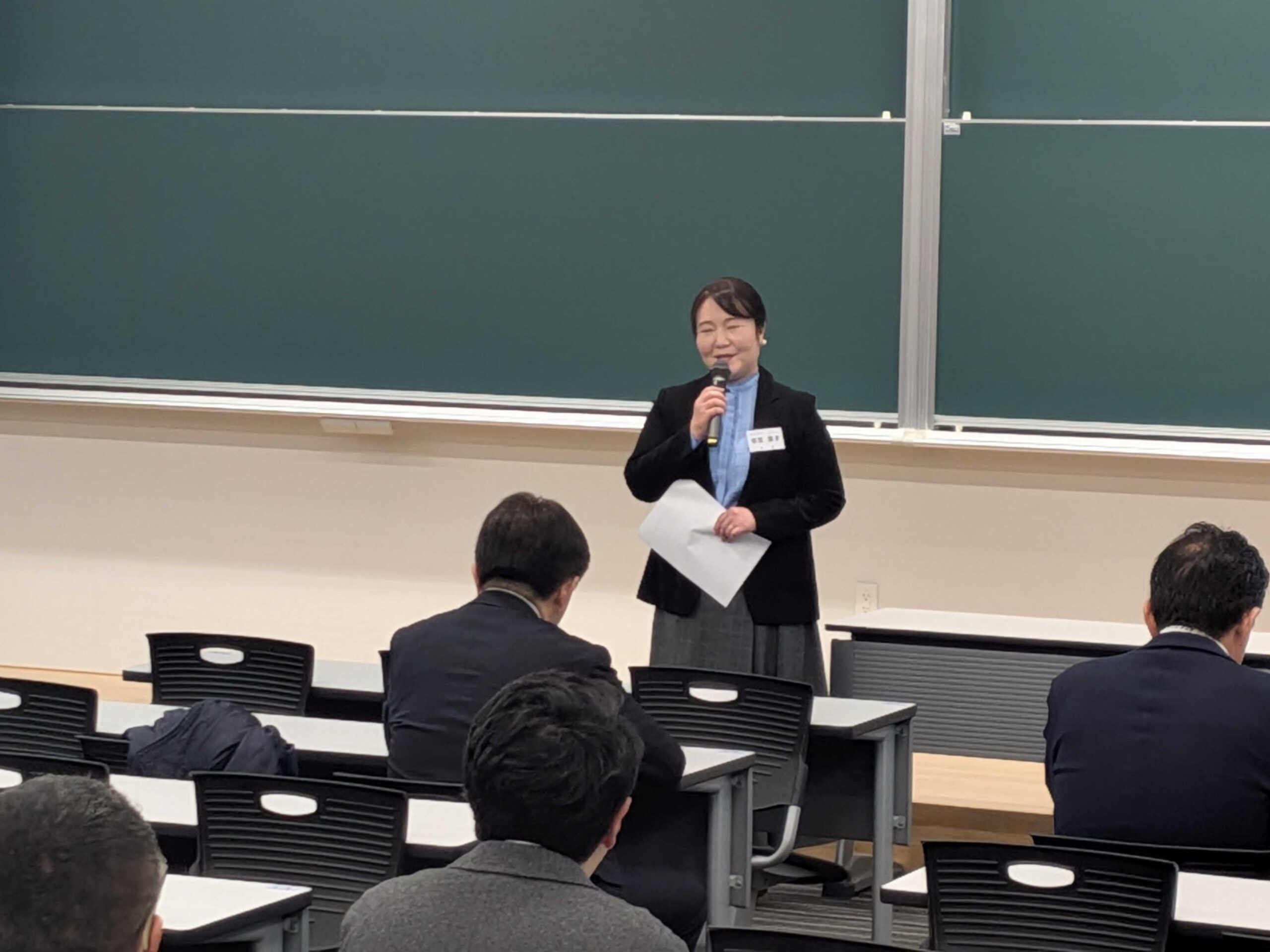 議長を務める衣笠 法友会会長(法学部長)